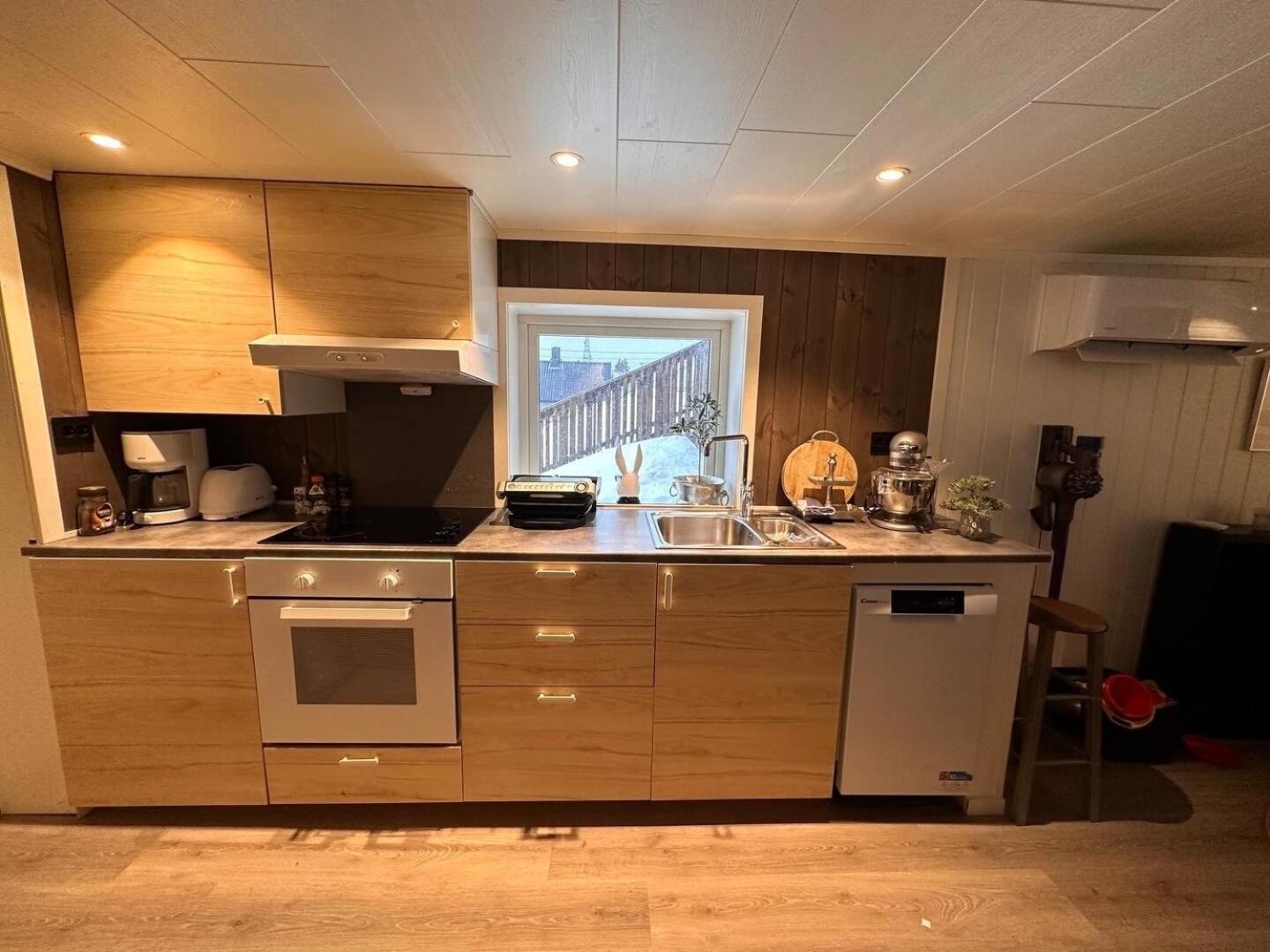 Kb Basement Apartment Sørvågen المظهر الخارجي الصورة